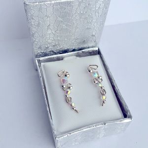 Earring. Hand made. Swarovski beats.